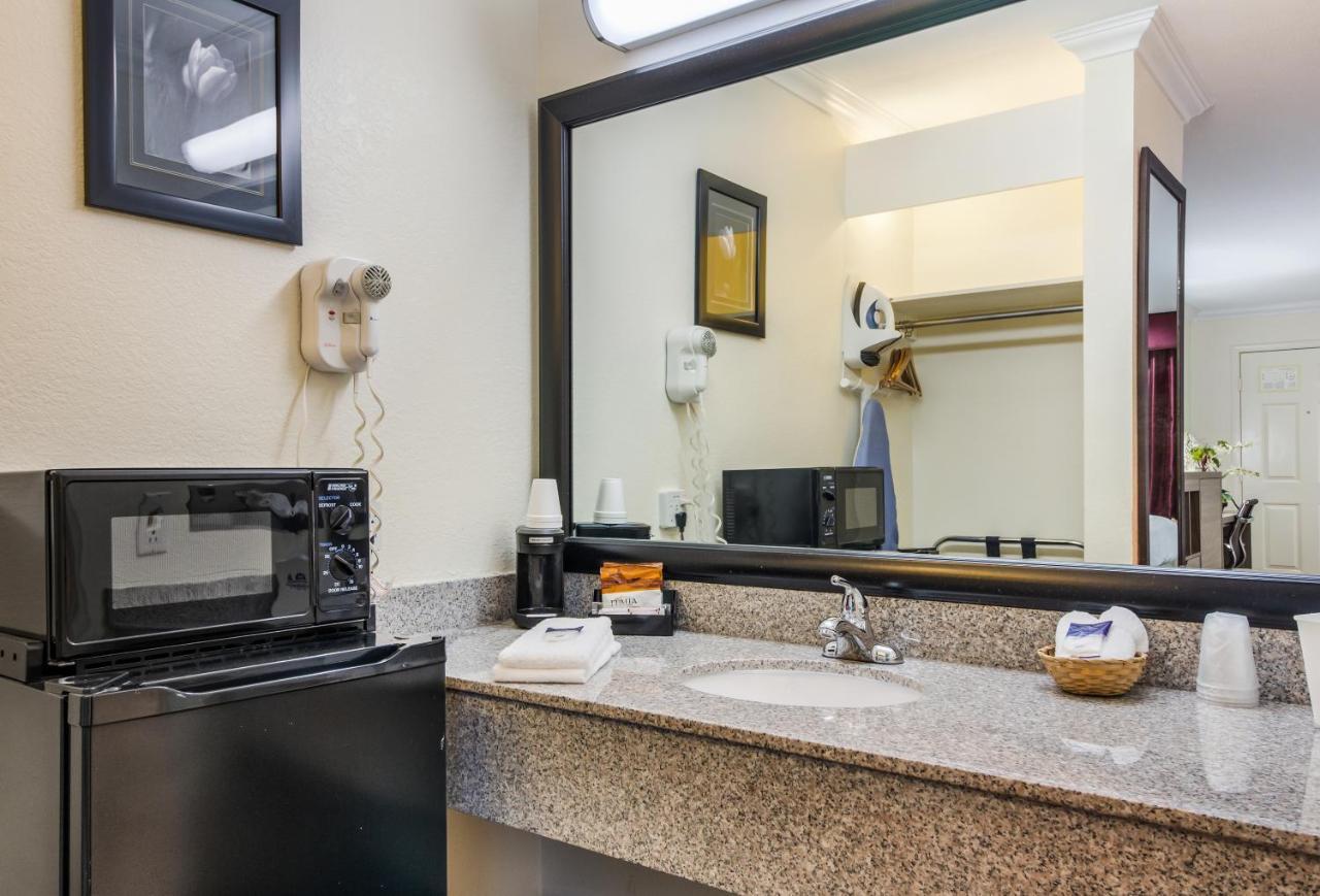 Americas Best Value Inn Кълъмбъс Екстериор снимка